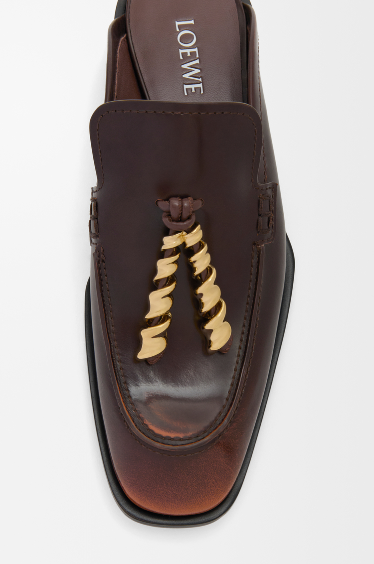 LOEWE 엣지 로퍼 뮬 -  브러시드 오프 카프스킨 브라운