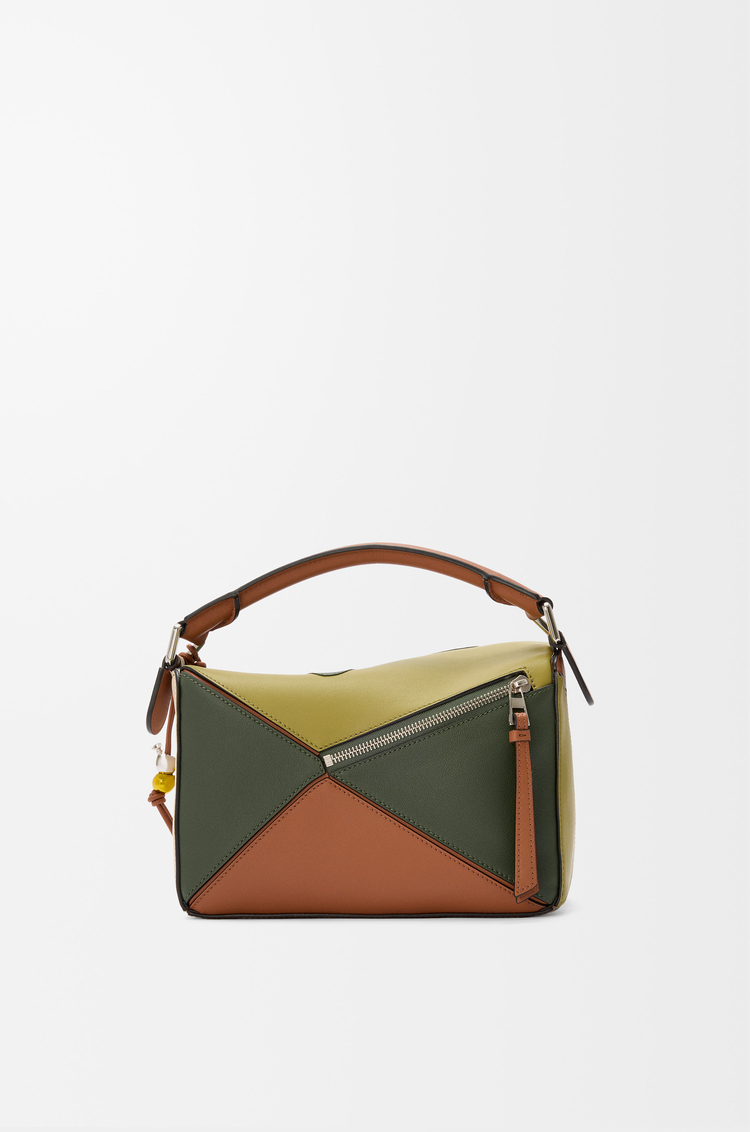 LOEWE Puzzle 10 Paula’s Ibiza Kiwi re-edition bag in classic calfskin Green