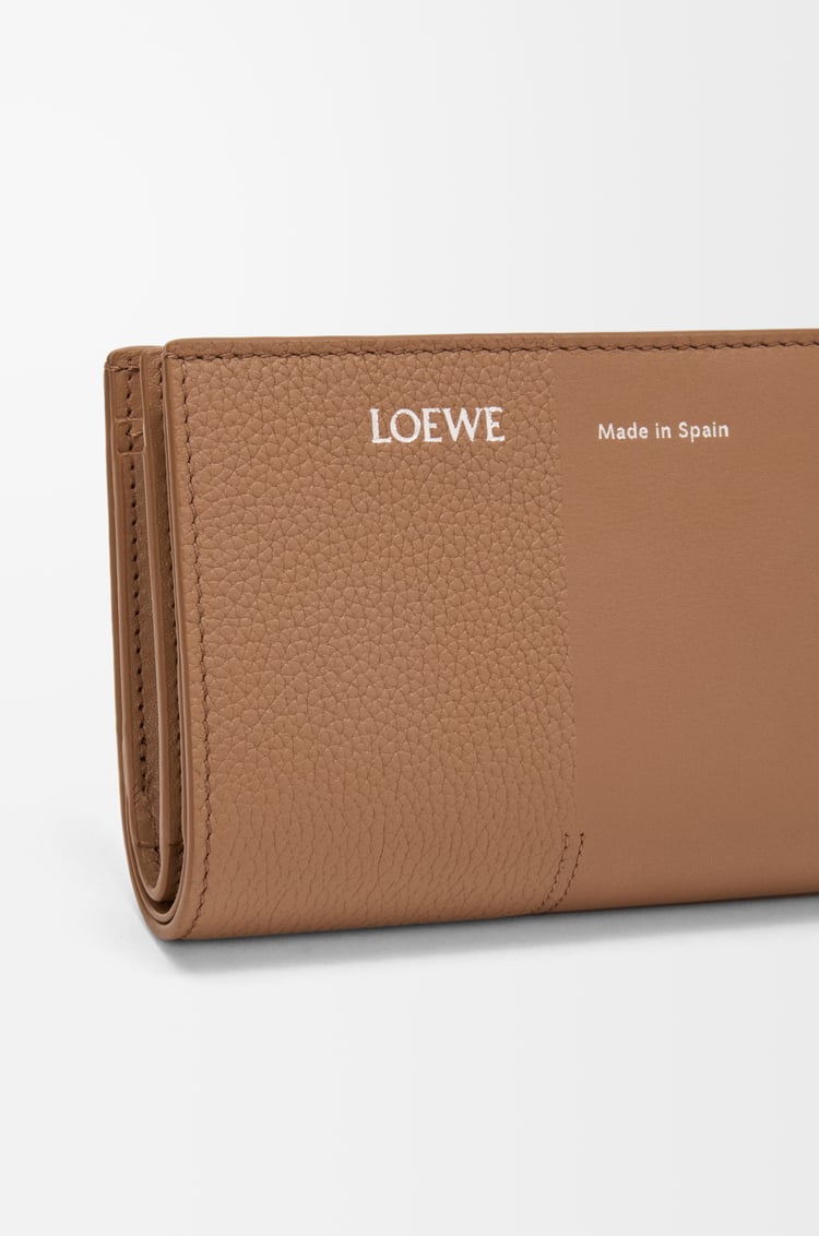 LOEWE デュエット コンパクトウォレット（スムースカーフ&グレインカーフ） モカ