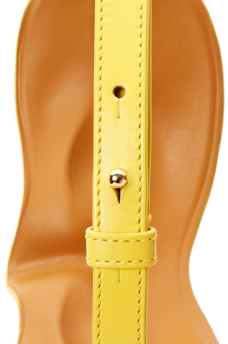 LOEWE Cinturón Mask en piel de ternera clásica Amarillo/Oro pdp_rd