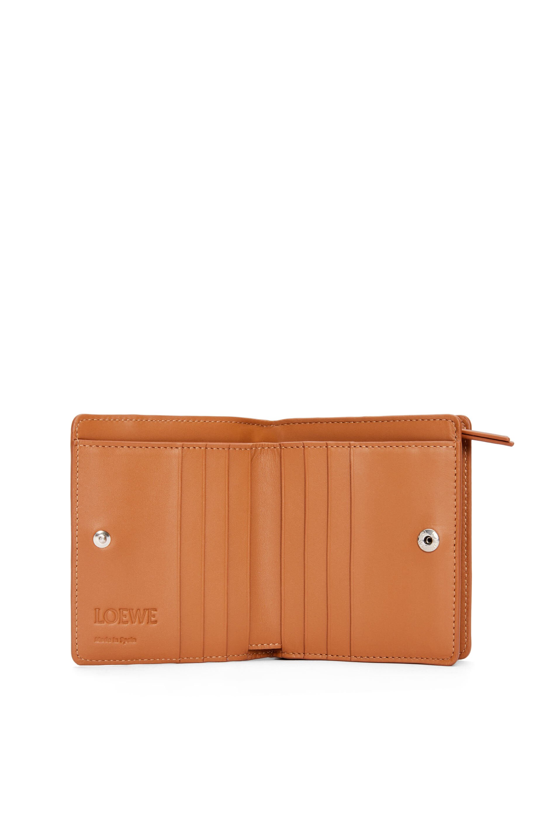 パズル スリム コンパクト ウォレット（クラシックカーフ） タン - LOEWE