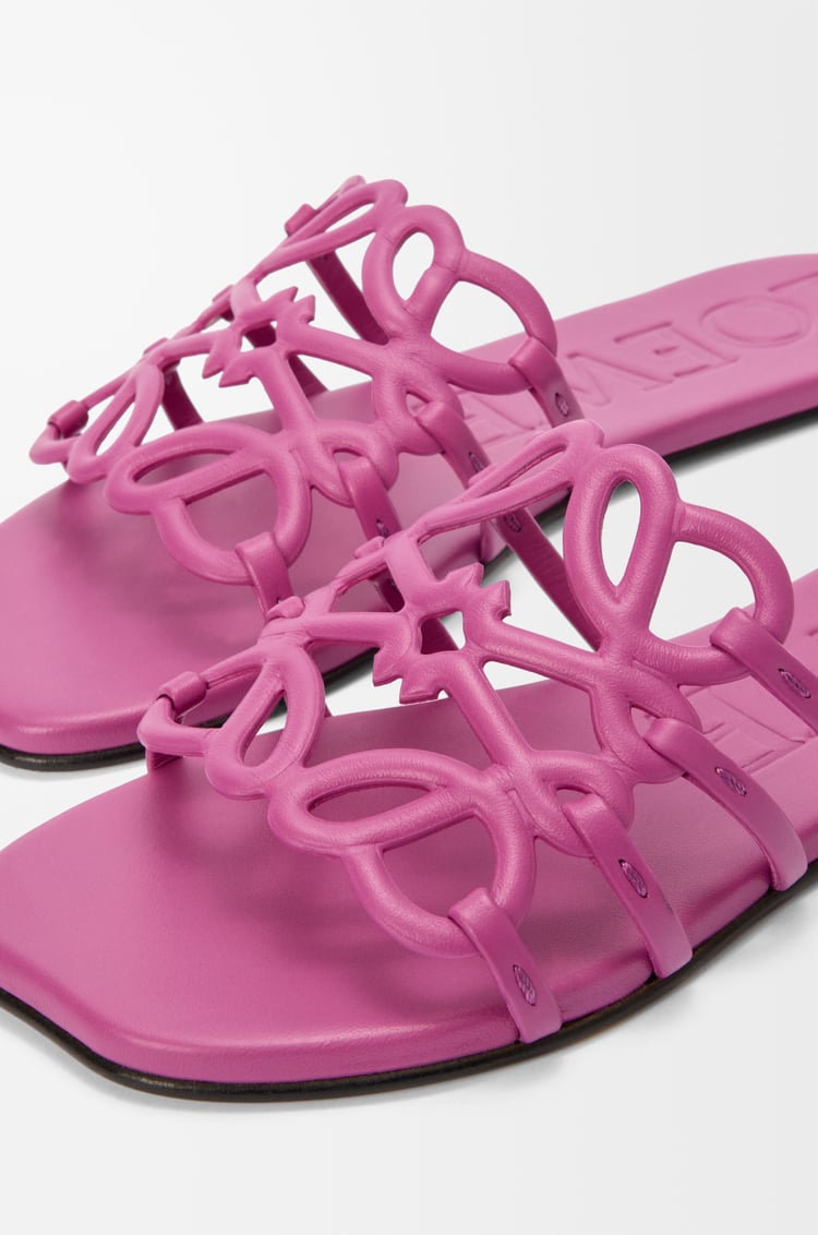 LOEWE Petal Anagram slide in soft calfskin Fuchsia