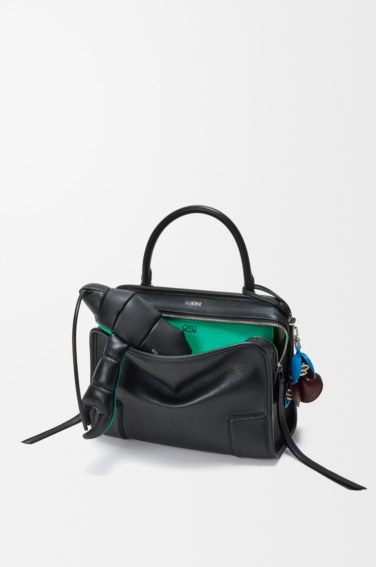 LOEWE シェル チャーム（カーフ） ブルー/レッド