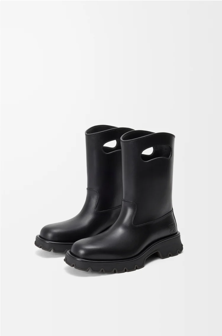 LOEWE Bobby boot in vegetable-tanned calfskin Black