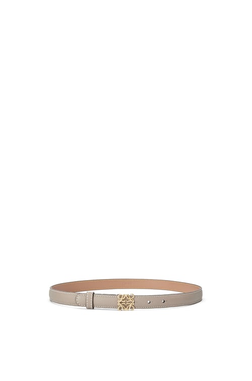 LOEWE Cinturón Anagrama en piel de ternera graneada Arena/Dorado