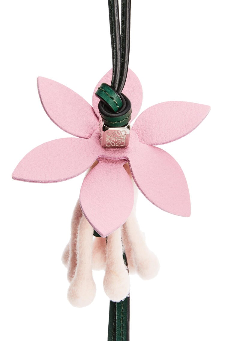 LOEWE Flower charm in felt and calfskin New Candy/Light Pink pdp_rd