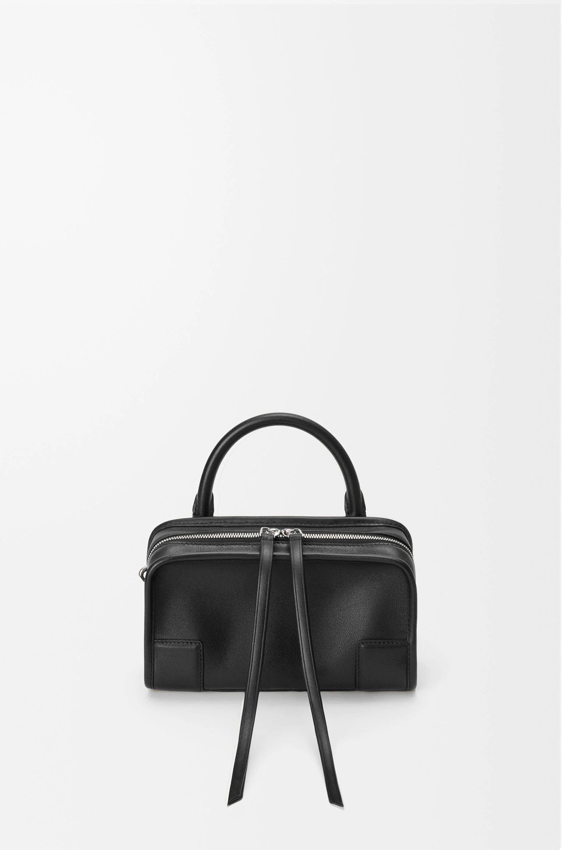 アマソナ180 バッグ ミニ（ソフトカーフ） ブラック - LOEWE Japan