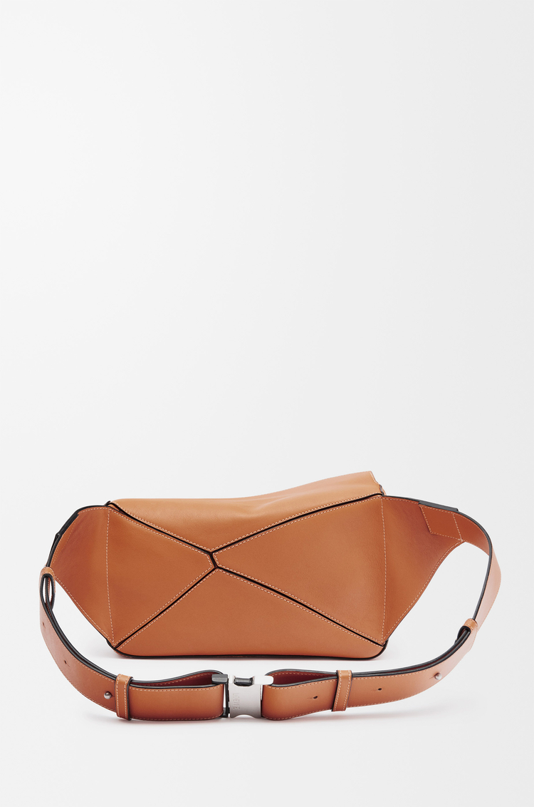 LOEWE Riñonera Puzzle pequeña en piel de ternera Marrón Claro