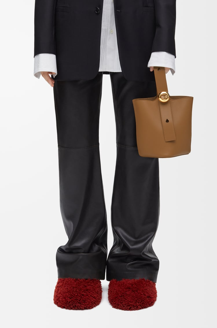 LOEWE Mini Pebble bucket in smooth calfskin Oak