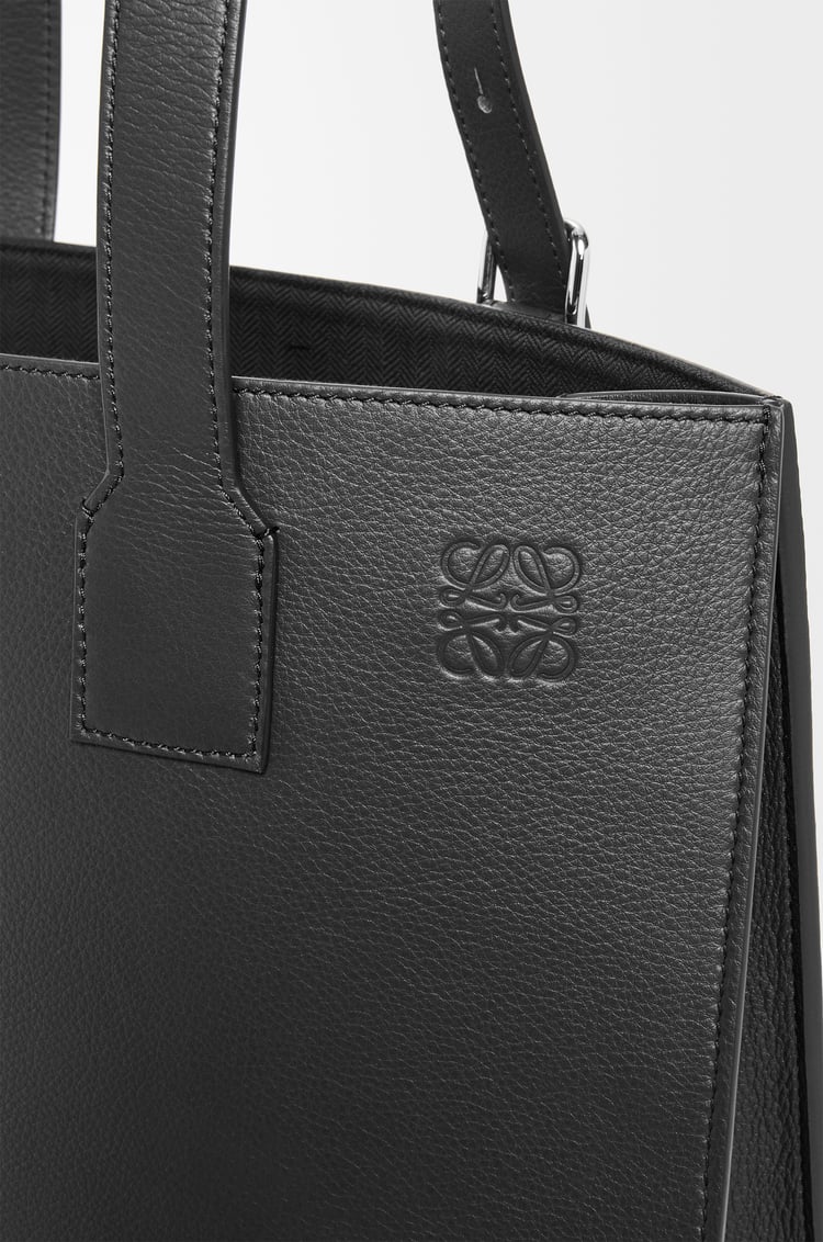 LOEWE Bolso Buckle Horizontal tote en piel de ternera Marrón