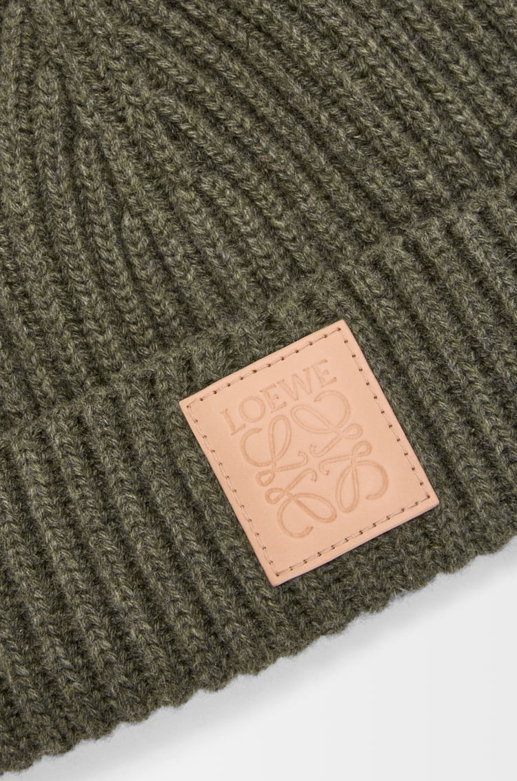 LOEWE Gorro en cashmere Verde Caqui Oscuro