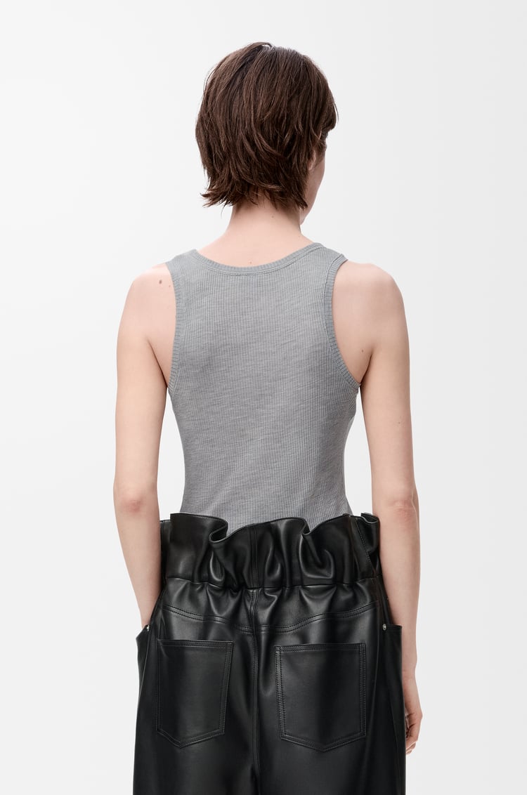 LOEWE Top sin mangas Anagram en seda Gris Jaspeado