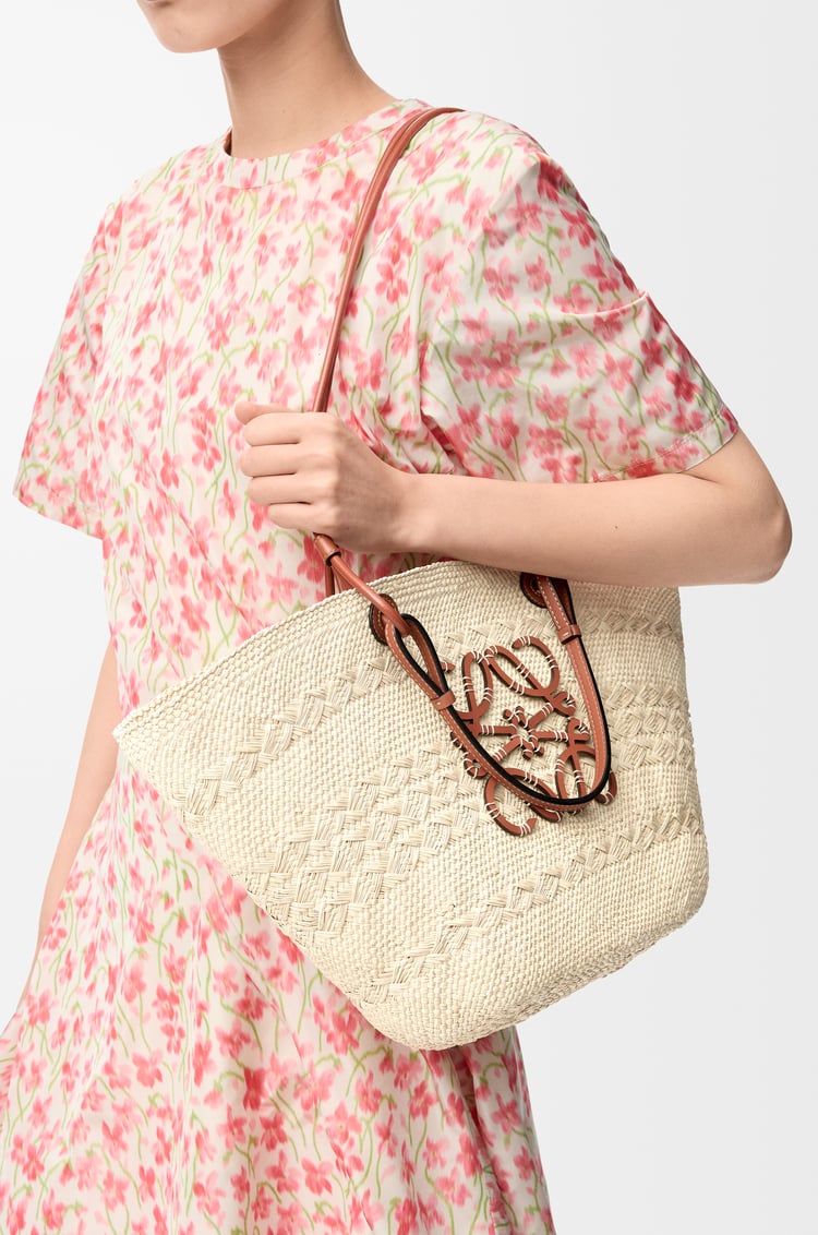 LOEWE Panier Anagram en palmier Iraca et cuir de veau Naturel/Tan