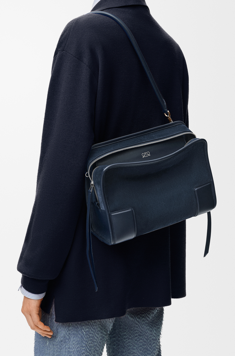 LOEWE Petit sac Amazona 180 en cuir velours Bleu Marine Profond