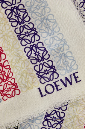 LOEWE Pañuelo Anagrama de 70 x 200 cm en lana y cashmere Azul/Rojo plp_rd
