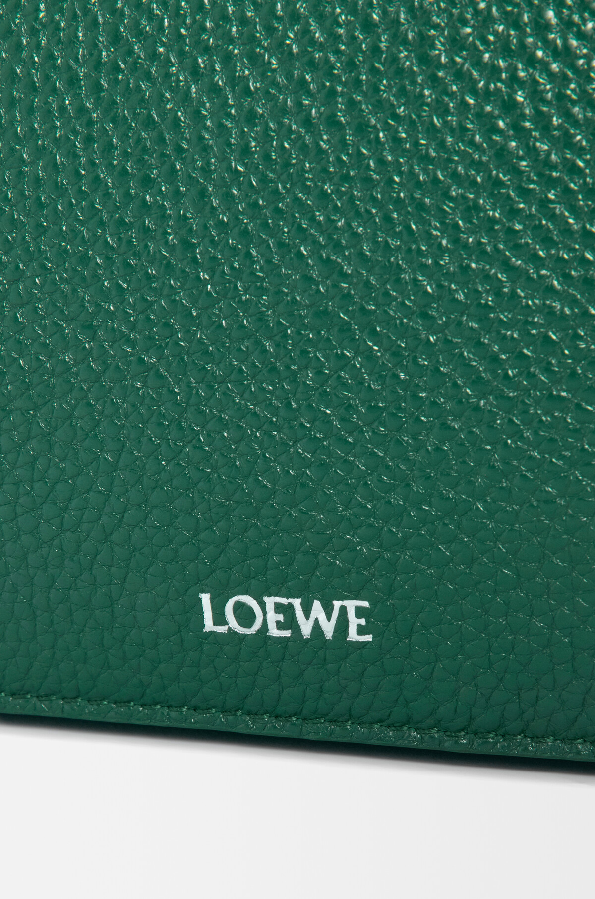 Medium Pebble messenger bag in supple grained calfskin Green 