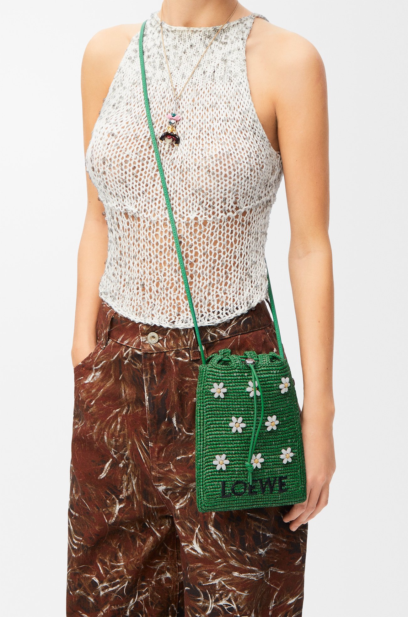 LOEWE Drawstring pocket in raffia Tropical Green/White