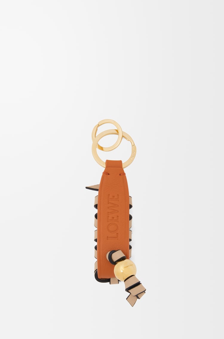 LOEWE Cross braided keyring in classic calfskin Maple/Papercraft