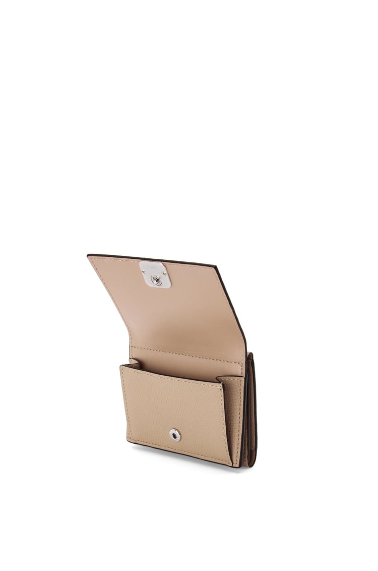 LOEWE 鹅卵石纹牛皮革 Anagram 三折钱包 沙色