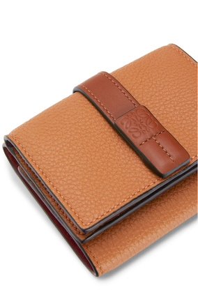 LOEWE Trifold wallet in soft grained calfskin Light Caramel/Pecan plp_rd