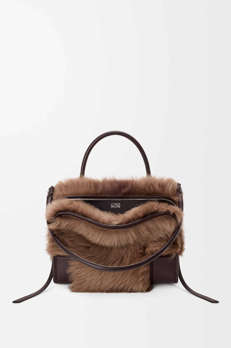 LOEWE 미디엄 아마조나 180 백 - 소프트 카프스킨 & 시어링 브라운/다크 체스트넛