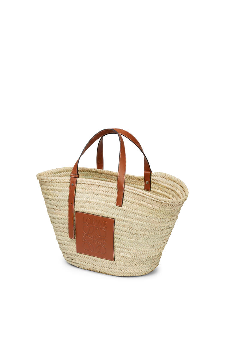 LOEWE Bolso Basket grande en hoja de palma y piel de ternera Natural/Bronceado pdp_rd
