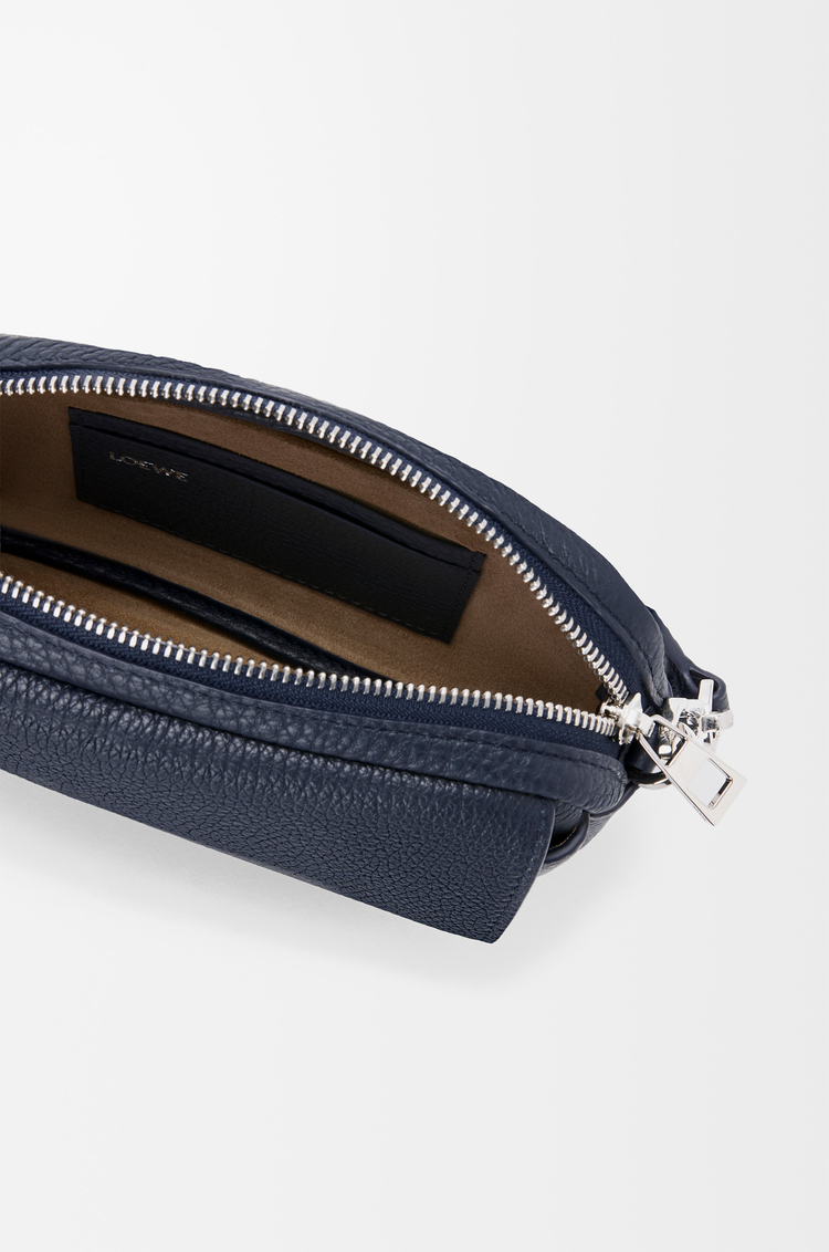 LOEWE 小号柔软粒面牛皮革 Pebble 邮差包 深海军蓝