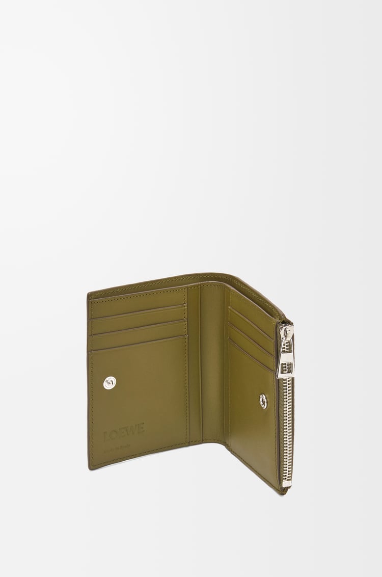 LOEWE スリム コンパクト ウォレット（ソフトグレインカーフ） オリーブ