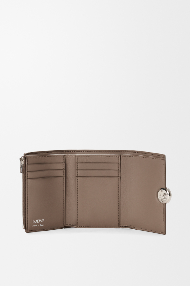 LOEWE ペブル バーティカル ウォレット スモール（オーストリッチ） ダークトープ