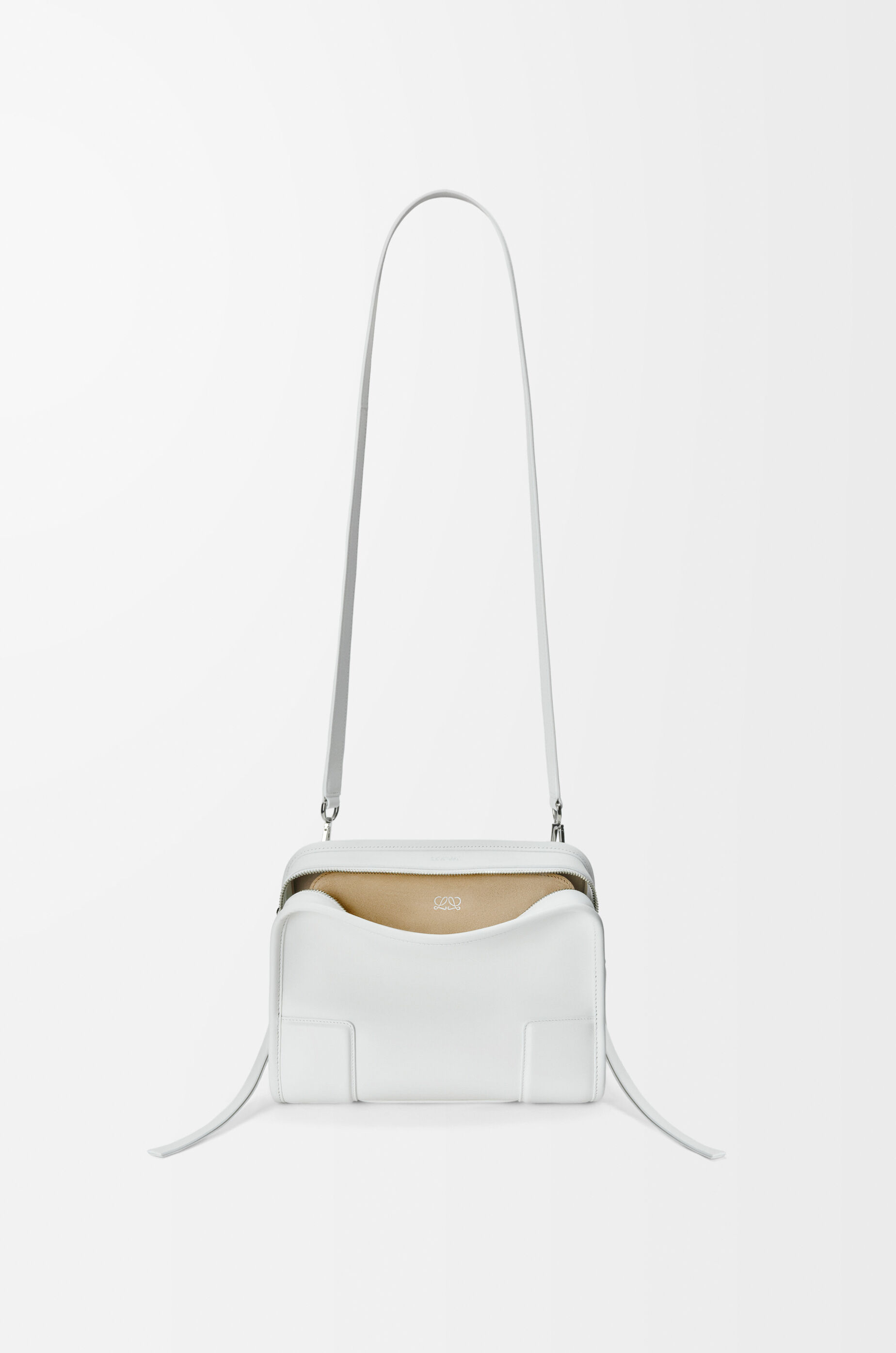 アマソナ180 バッグ スモール（ソフトカーフ） ホワイト - LOEWE Japan