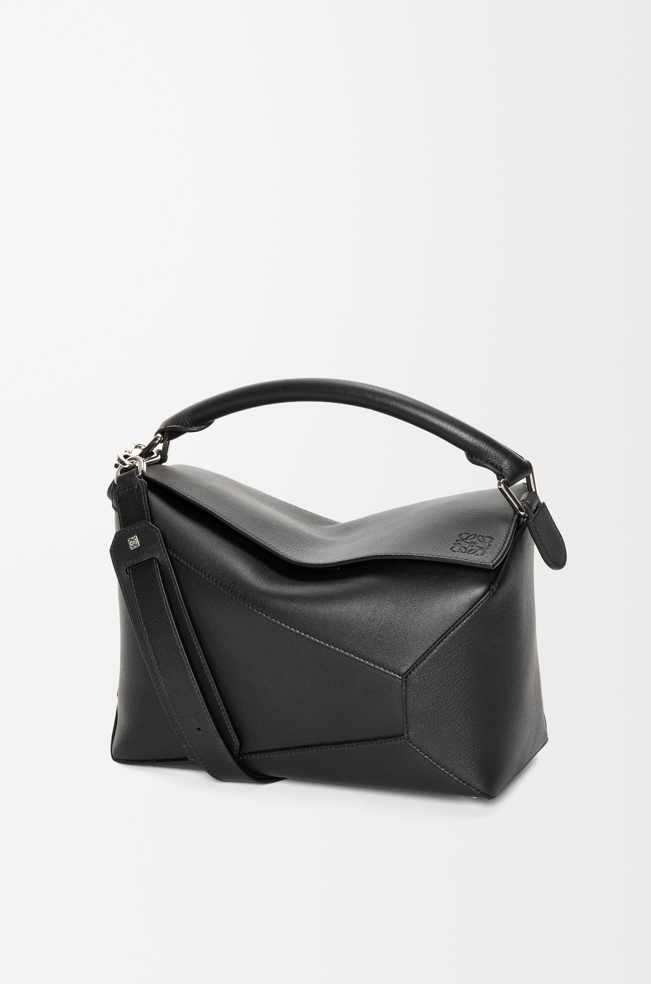 LOEWE Medium Puzzle Edge bag in classic calfskin Black