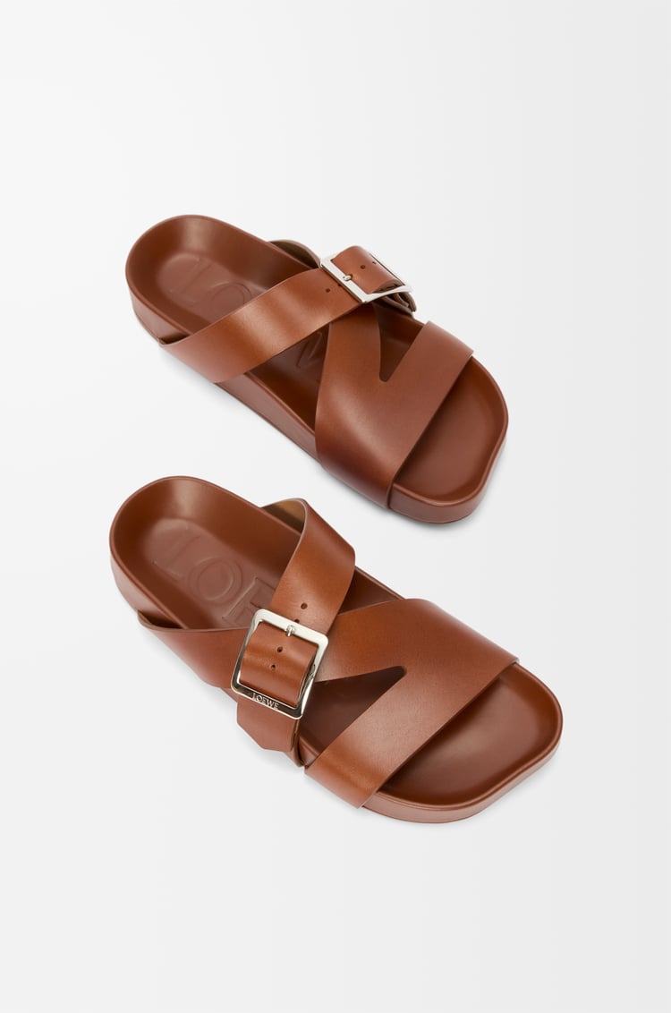 LOEWE Sandalia Ease Buckle en piel de ternera Óxido