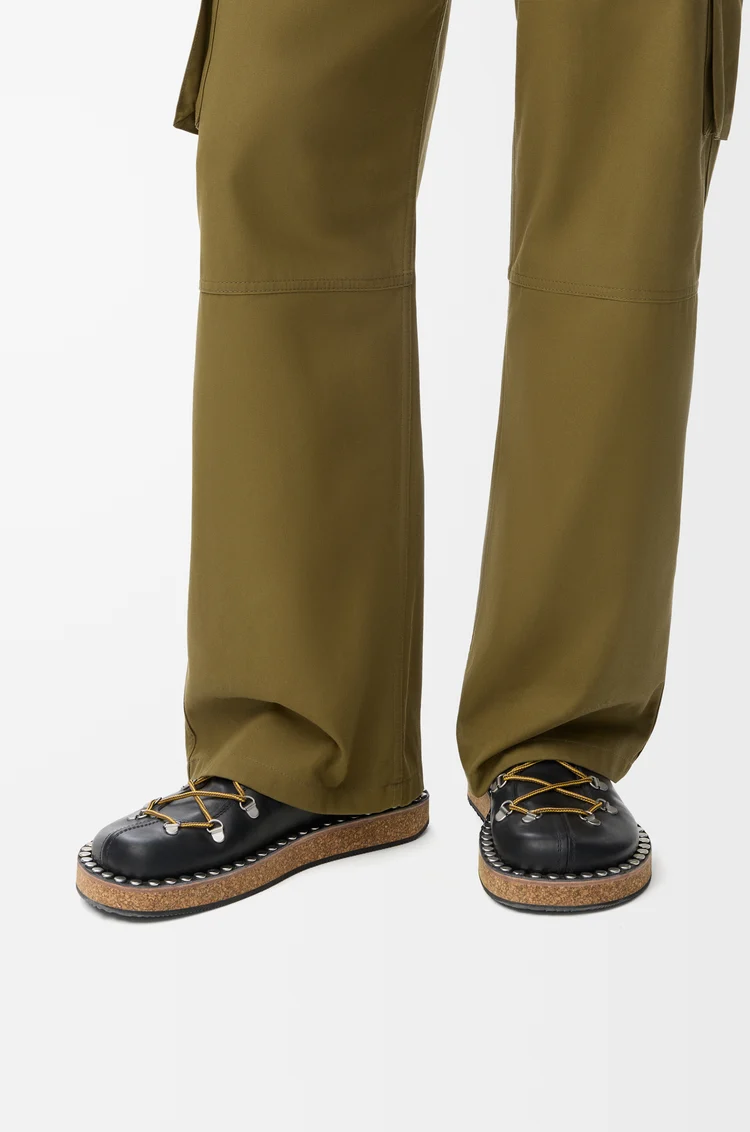 LOEWE Souliers à lacets Rivet en cuir de veau tanné végétal Noir