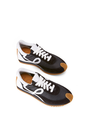 LOEWE 尼龙和绒面革 Flow 运动鞋
 Black/White plp_rd