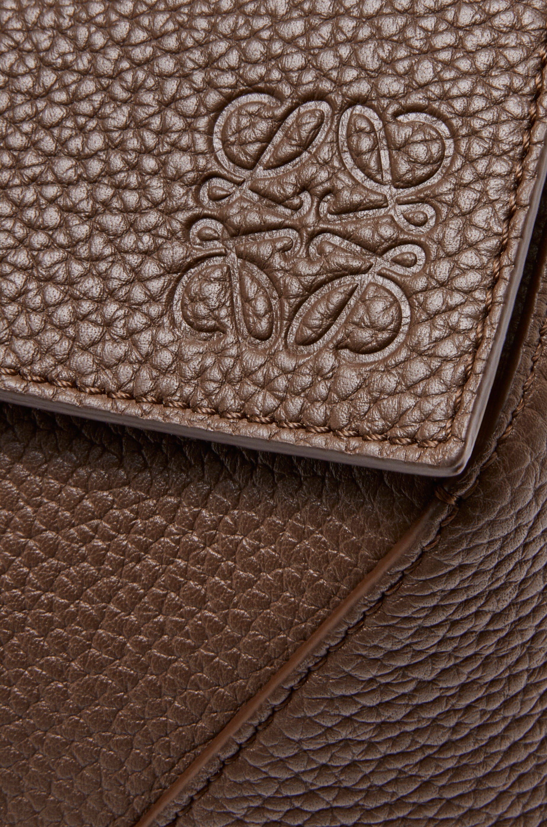 パズルエッジ バッグ ラージ（グレインカーフ） ブラウン - LOEWE