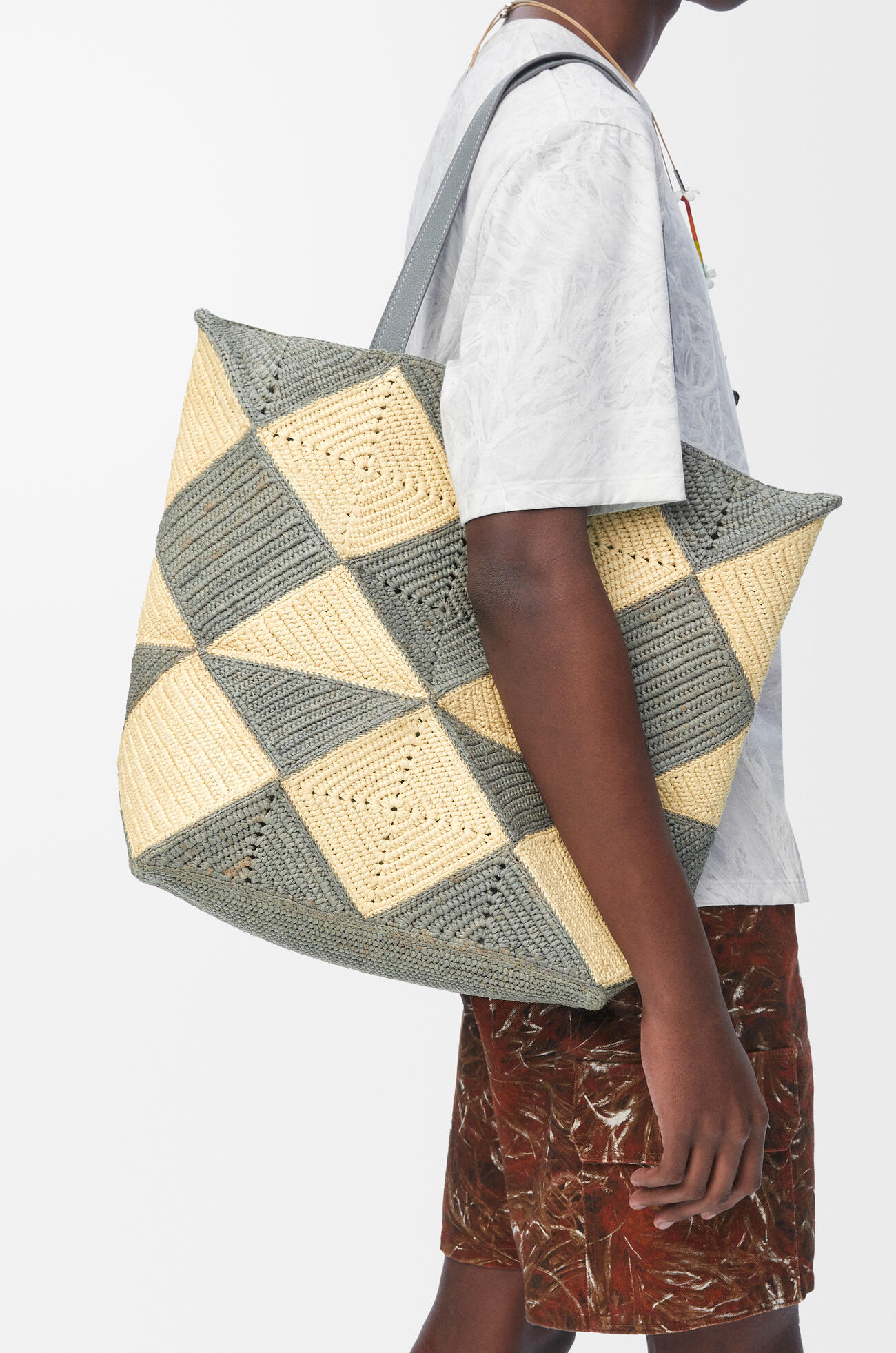 LOEWE XL Puzzle Fold tote in raffia Natural/Grey