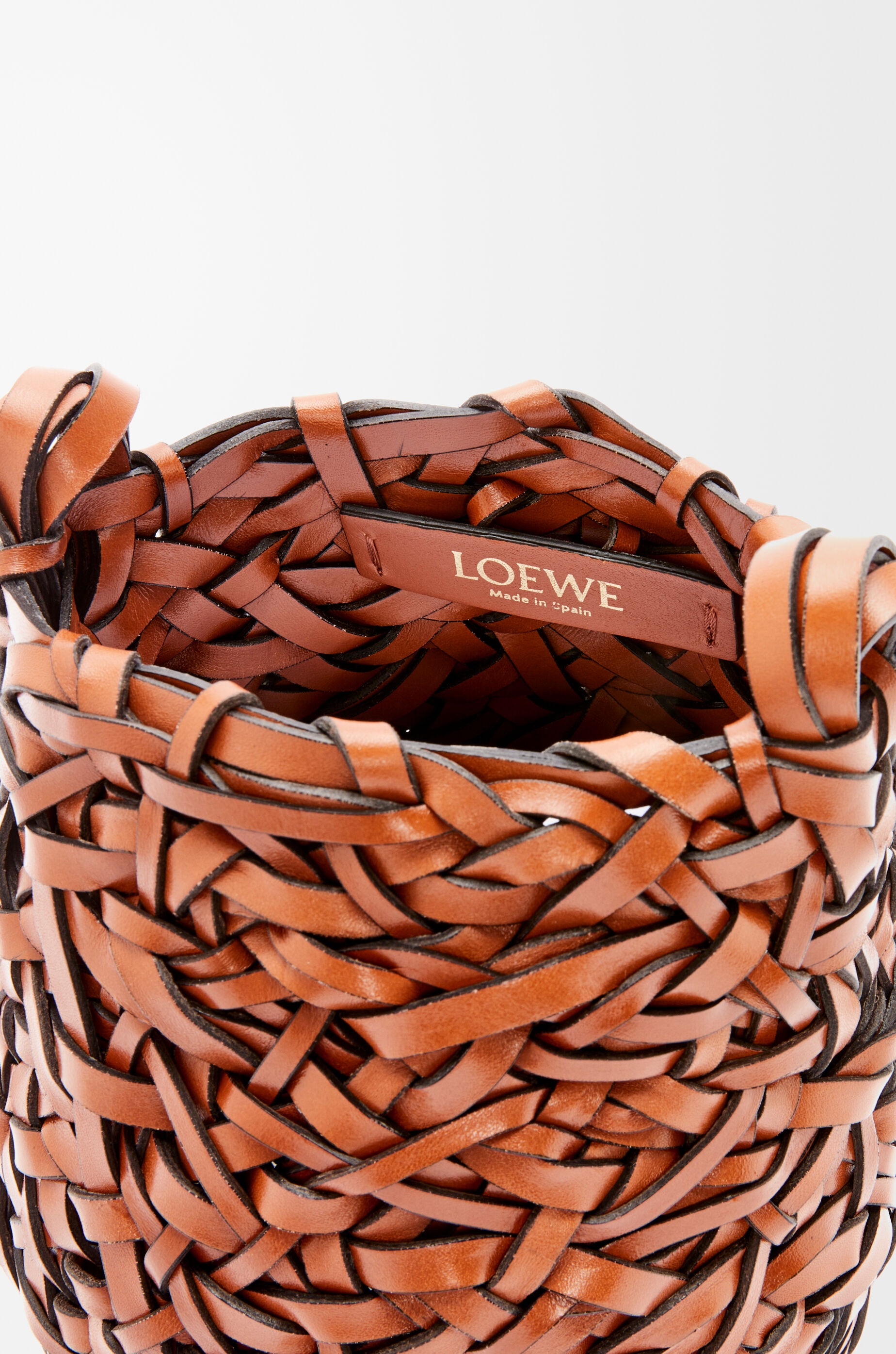 ネスト バスケットバッグ スモール（カーフ） ブラウン - LOEWE