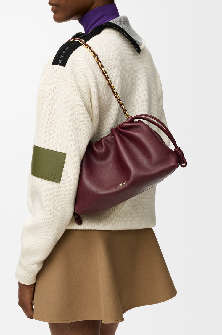 LOEWE 中型柔軟納帕小羊皮 Flamenco Purse 包款 深勃根地紅
