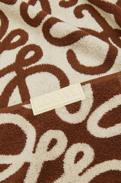 LOEWE Towel in cotton 棕色/米色 plp_rd