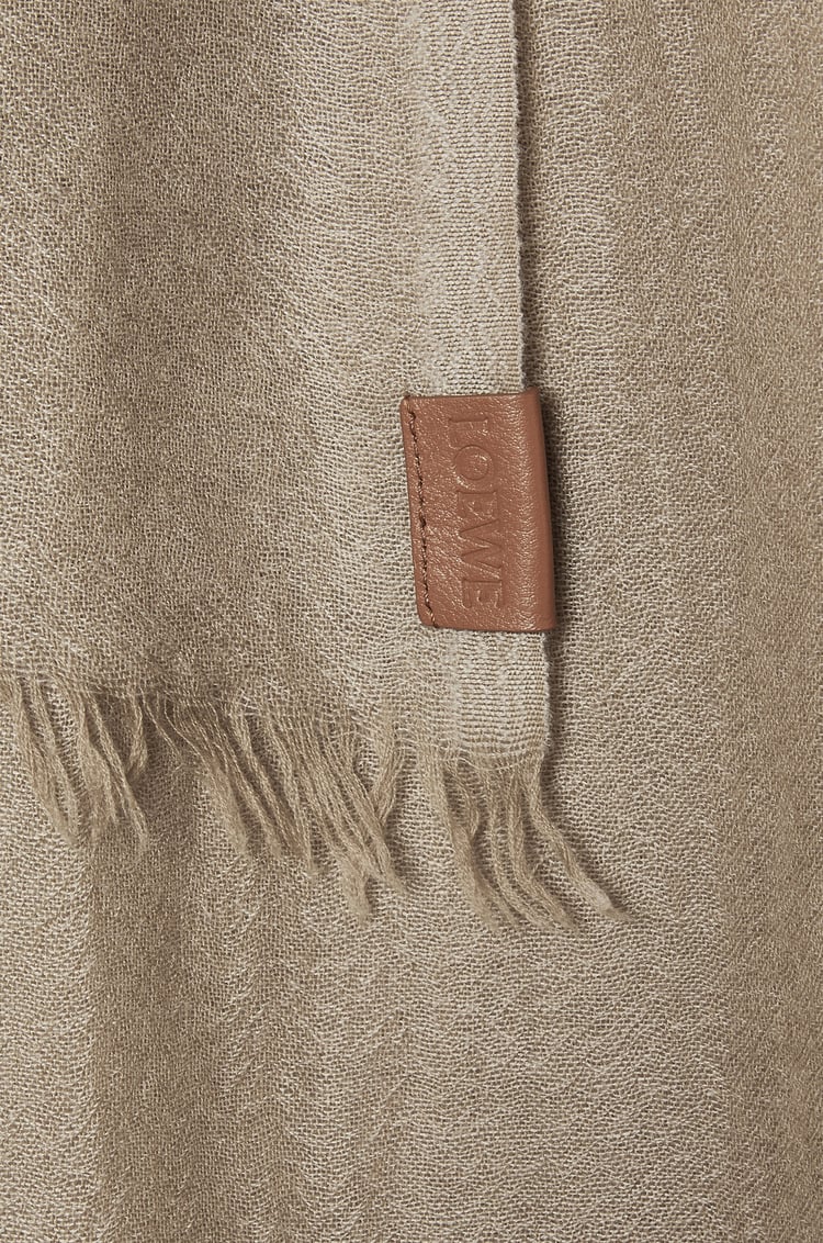 LOEWE Bufanda en cashmere Beige