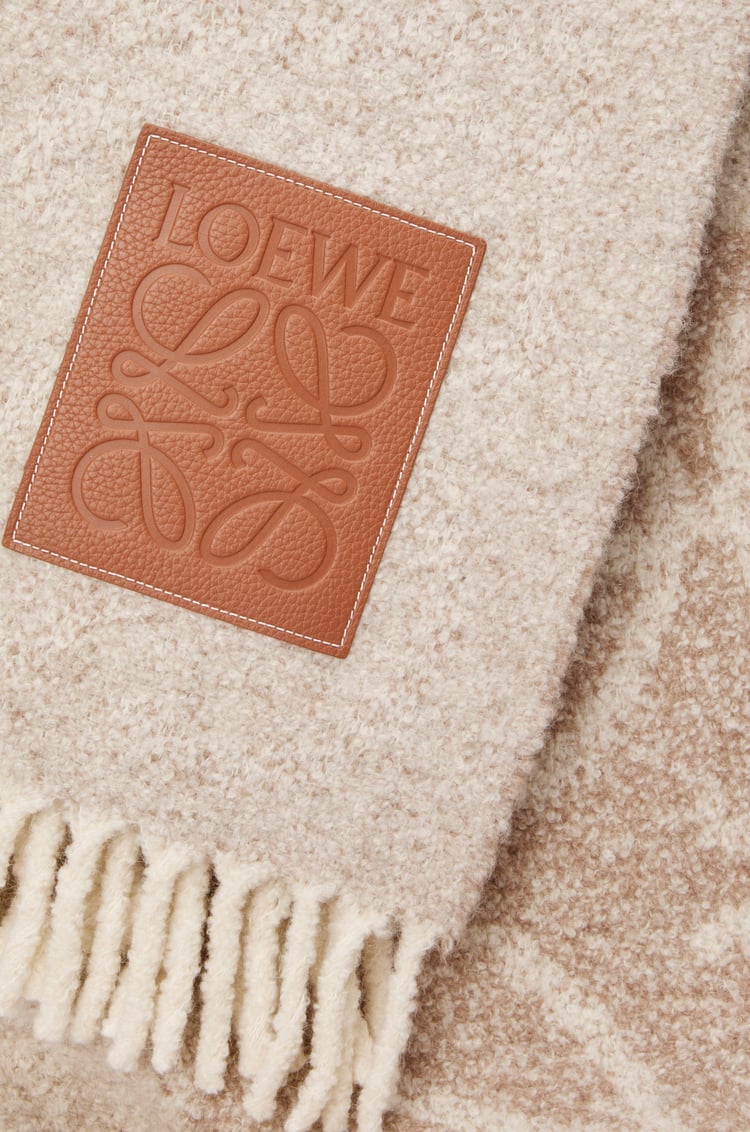 LOEWE Blanket in wool and alpaca  Beige/White