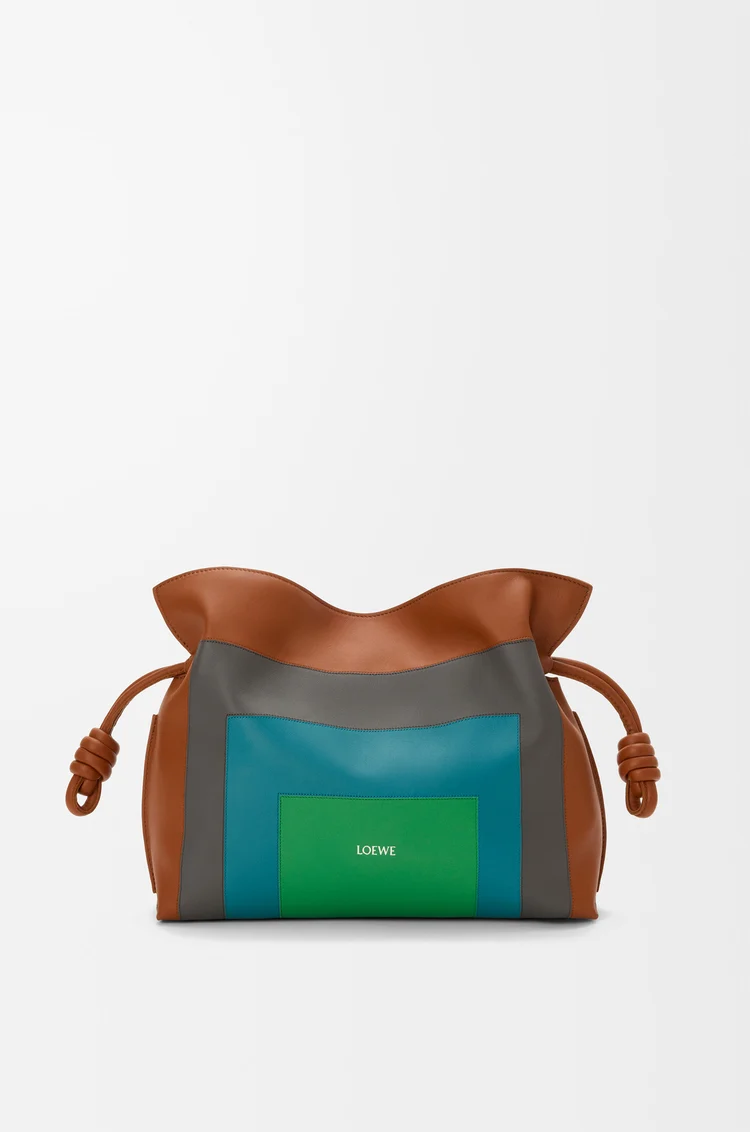 LOEWE 미디엄 플라멩코 클러치 - 나파 카프스킨 캐러멜/브라이트 그린