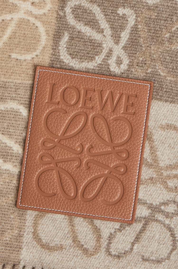 LOEWE 羊毛和羊绒棋盘格毛毯 白色/米色