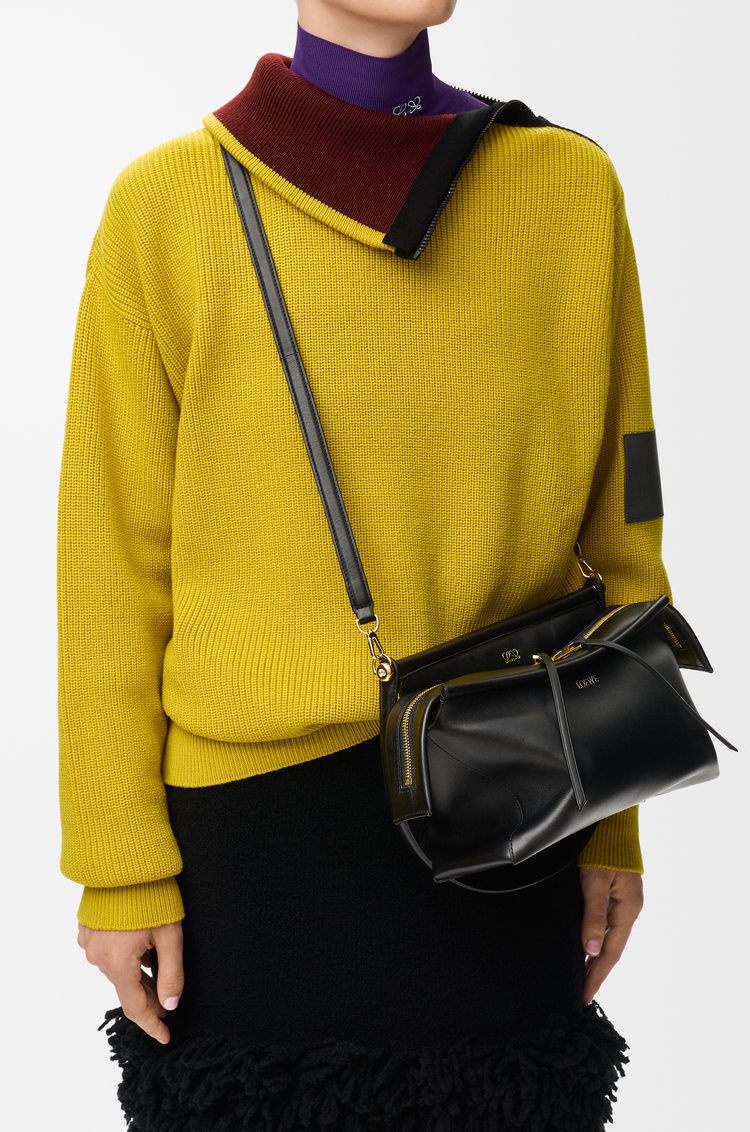 LOEWE Borsa Whisker piccola in pelle di vitello smaltata Nero