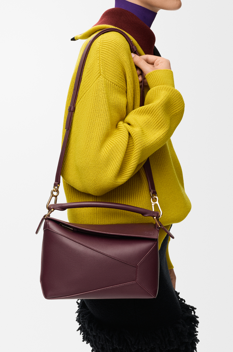 LOEWE Bolso Puzzle Edge pequeño en piel de ternera clásica Burdeos Oscuro