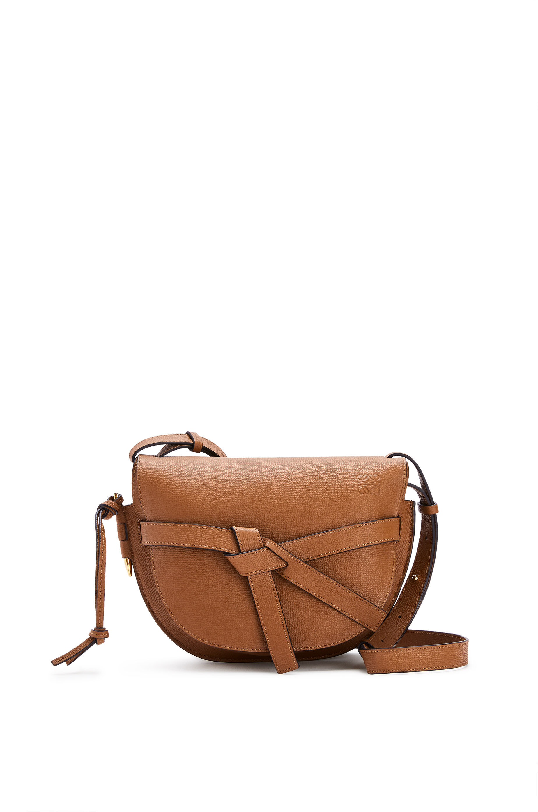 人気のショルダーバッグを扱うレディースバッグブランドのおすすめのショルダーバッグはLOEWEのゲートバッグ スモール (ペブル グレイン カーフスキン)