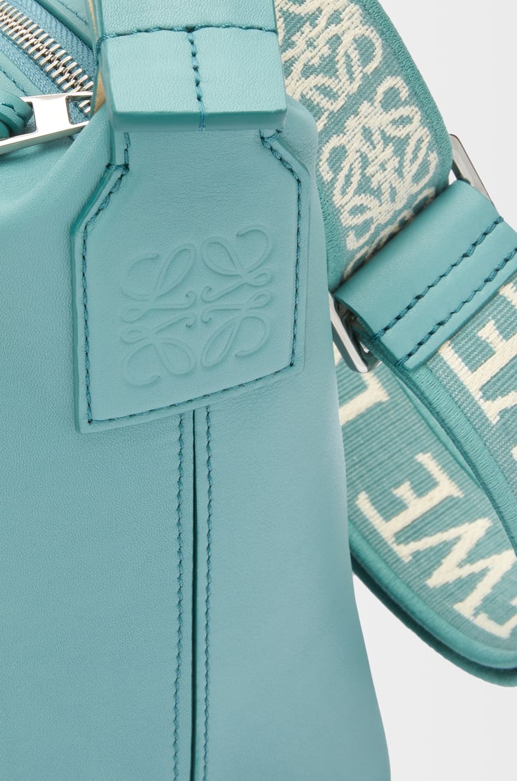 LOEWE Bolso bandolera Cubi pequeño en piel de ternera y jacquard Agua