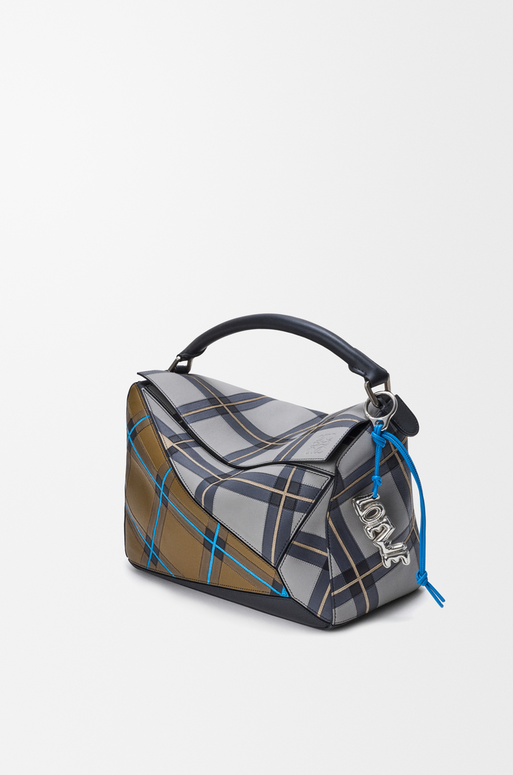 LOEWE Charm LOEWE con diseño inflado Plata