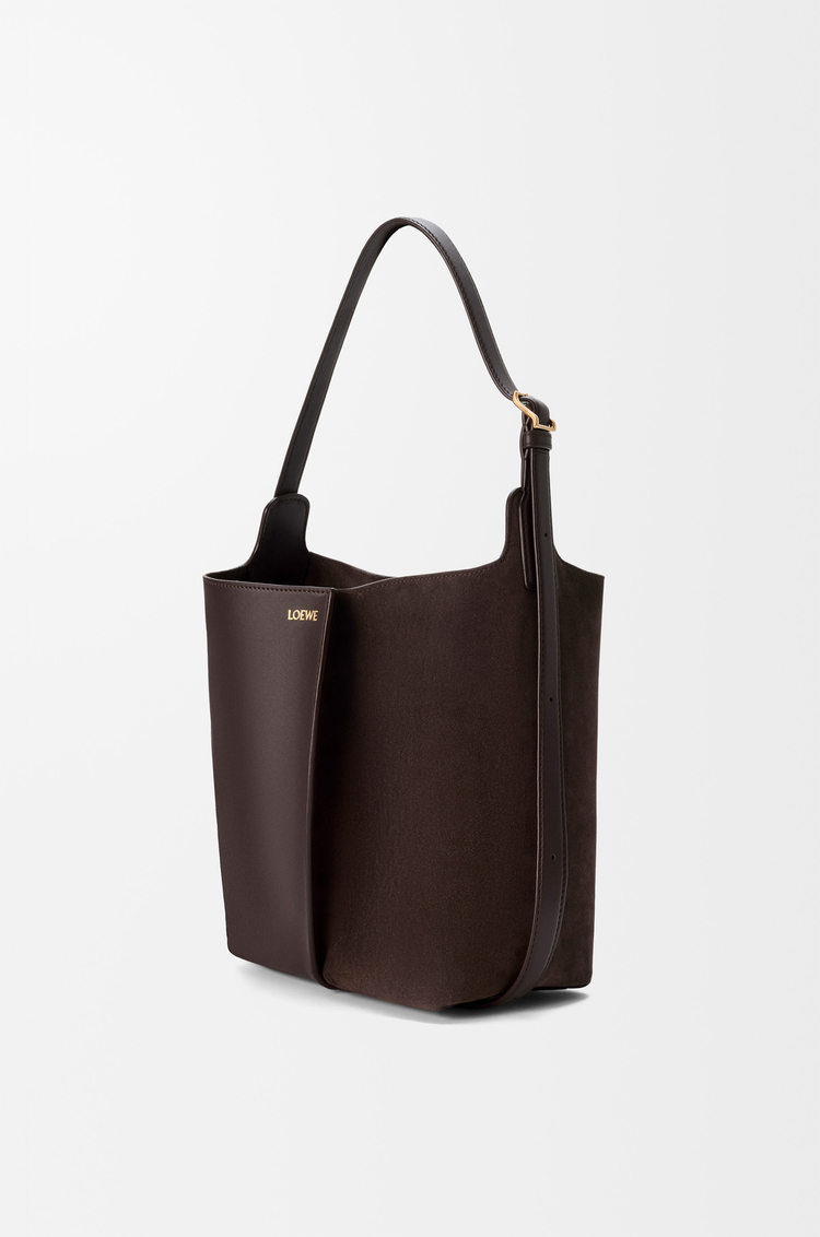 LOEWE Bolso Bilbao bucket mediano de ante y piel de ternera suave Castaña Oscura