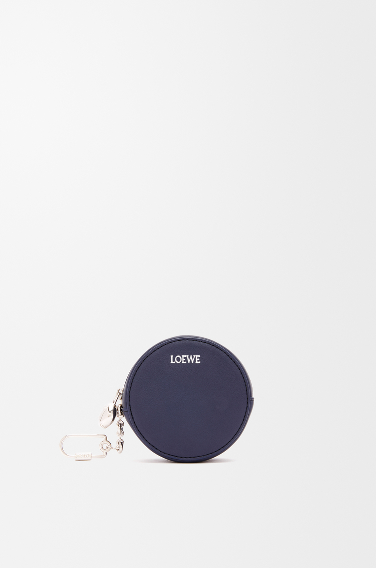 LOEWE Llavero Pebble cookie en piel napa de ternera Azul Abismo